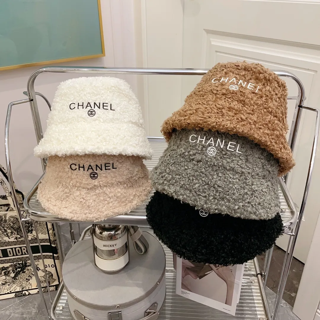 P70 CHANE*Chanel*New Autumn and Winter Teddy Roll Bucket Hat This Teddy Roll is so pretty. It reduces age and keeps you warm. Little fairies love it.