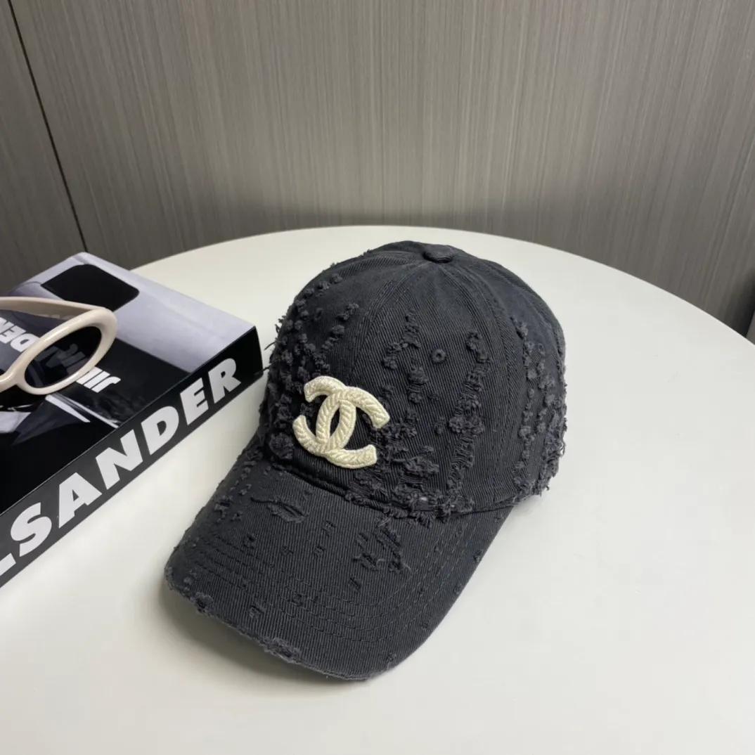 P66 CHANEL 25 new baseball cap, classic and simple logo, fashionable and casual design, popular new product