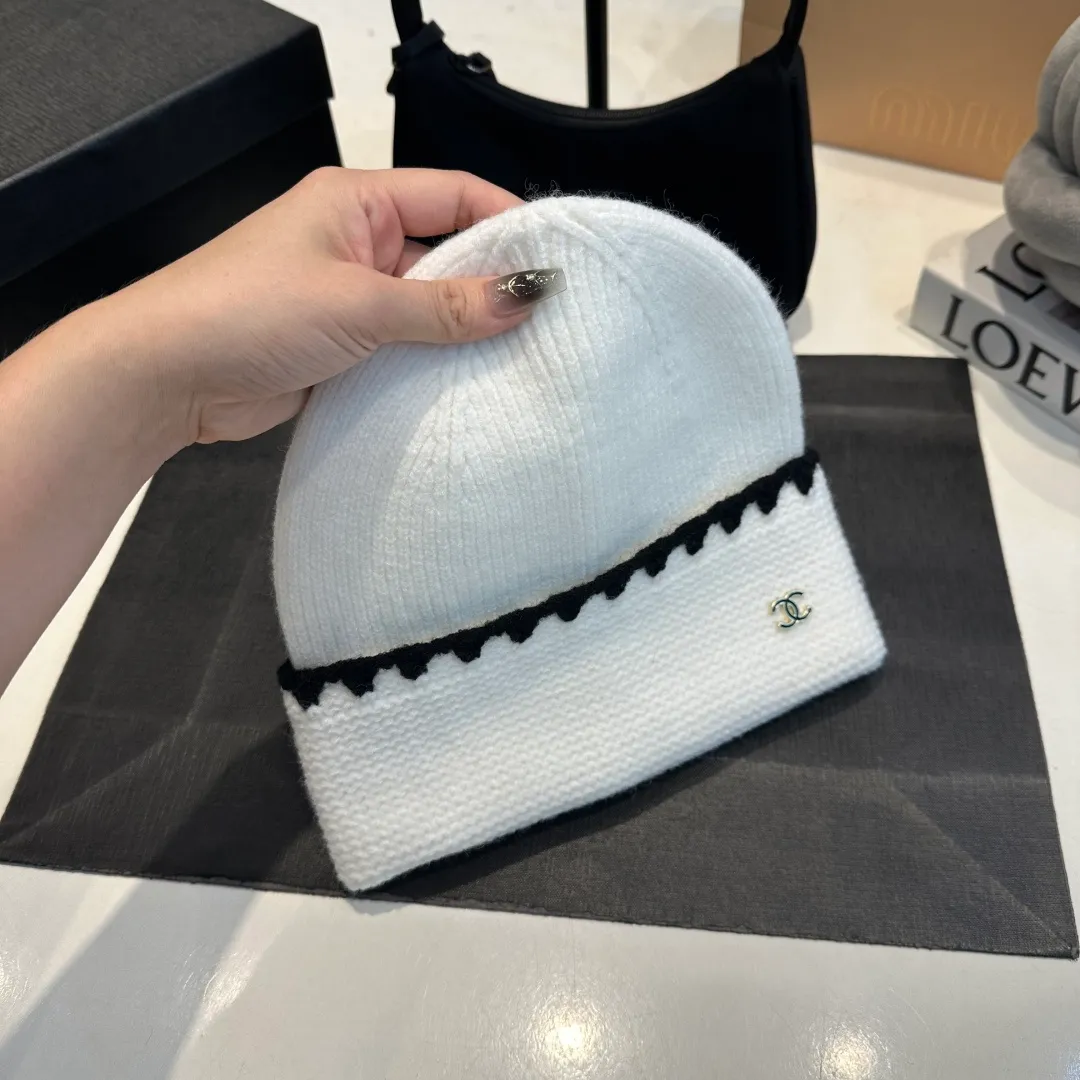 P50 Cha.nel official website quality Chanel autumn and winter woolen hat recommended by Internet celebrity fashion bloggers, Xiaohongshu's popular style, super soft and comfortable knitted hat with excellent elasticity!