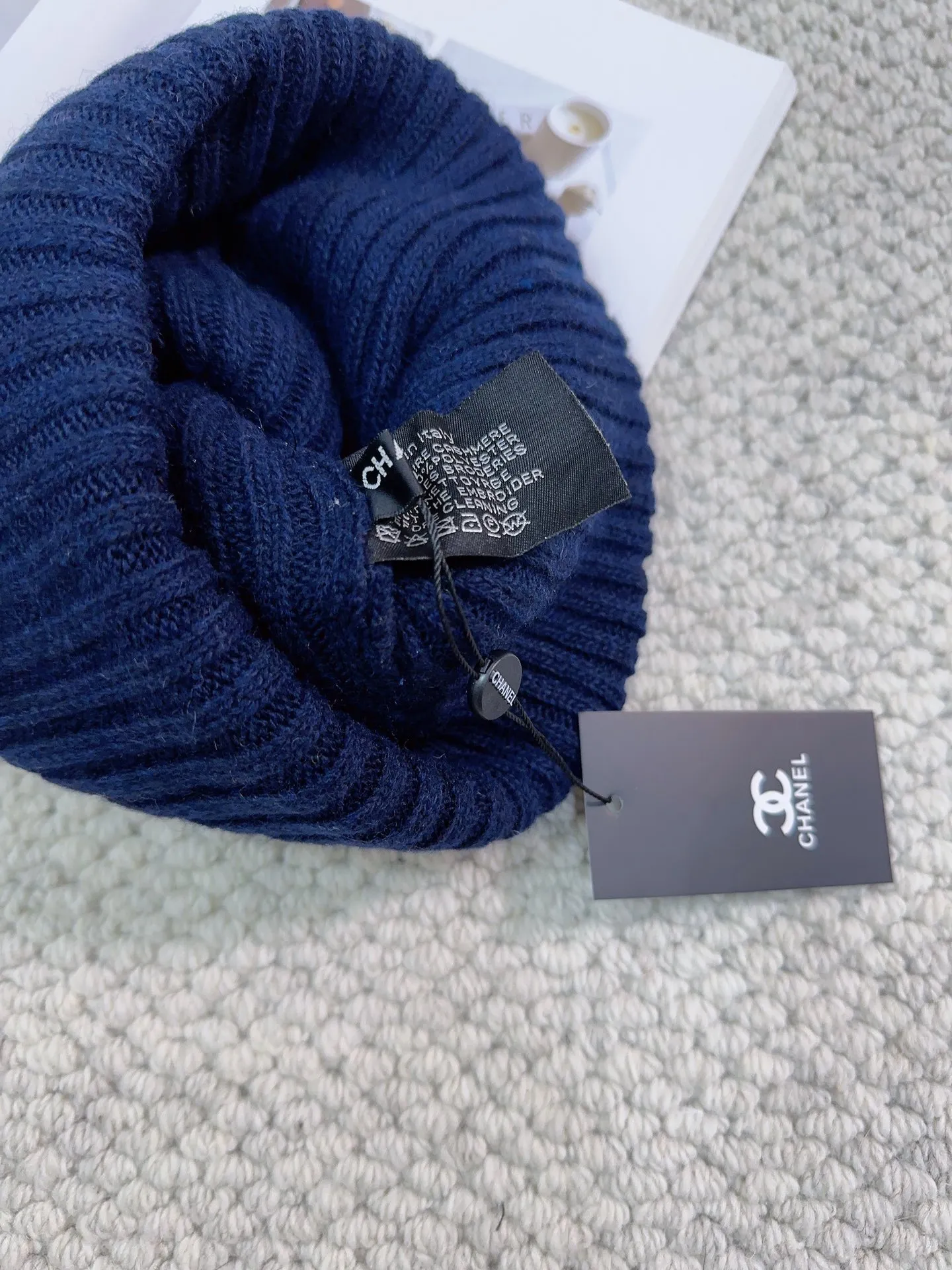 🉐70 Chanel🧶Encrypted stitch style, super good feel👍 23 years new knitted double C winter hat, warm and windproof cashmere woolen hat for women, casual and trendy couple cold hat