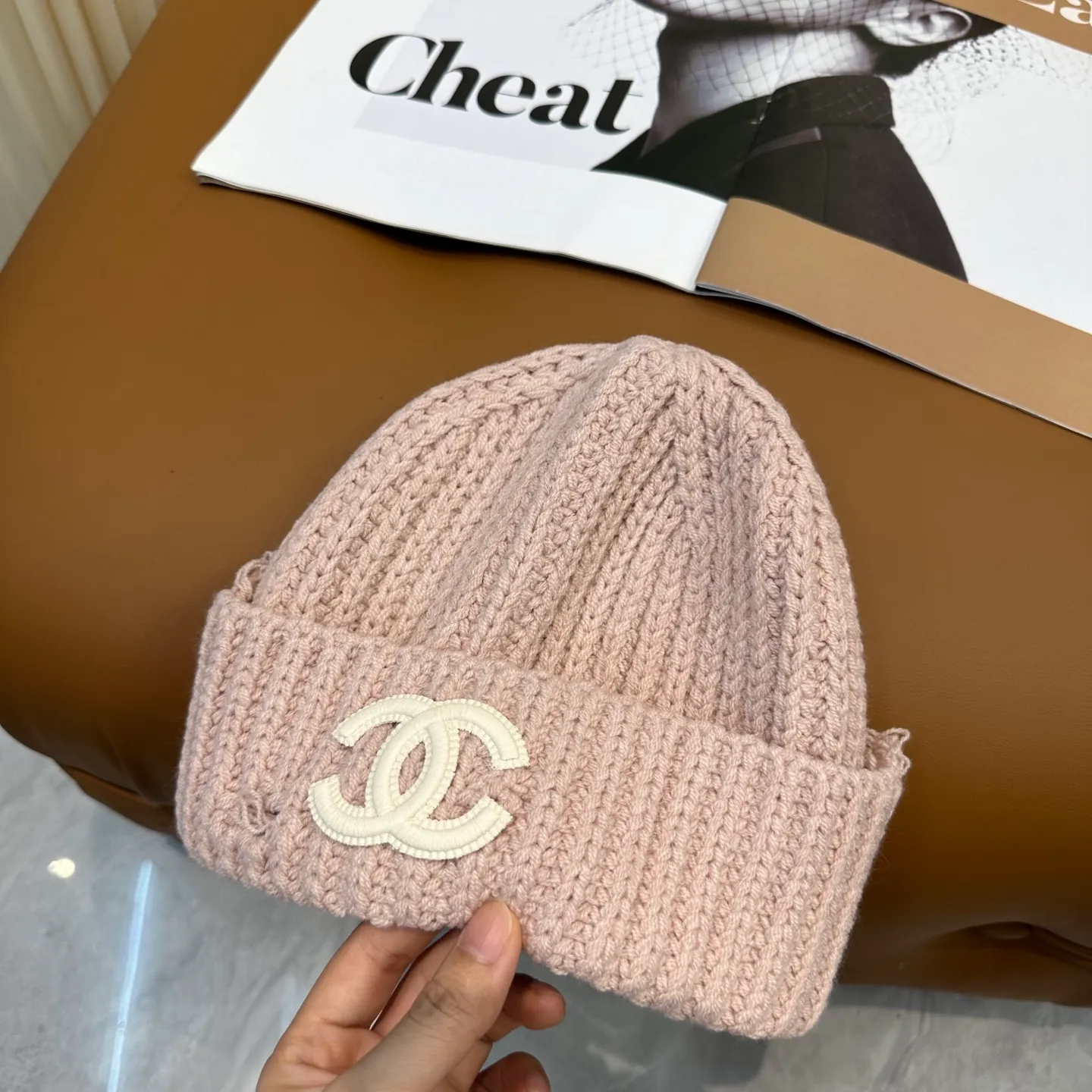 P50 comes with dust bag 🌺 [CHANEL] New knitted hat, Xiaohongshu, recommended by major Internet celebrities! Thicker and warmer, fashionable and popular🌸First-class texture, the best brand for keeping warm in autumn and winter, order now, limited quantity available