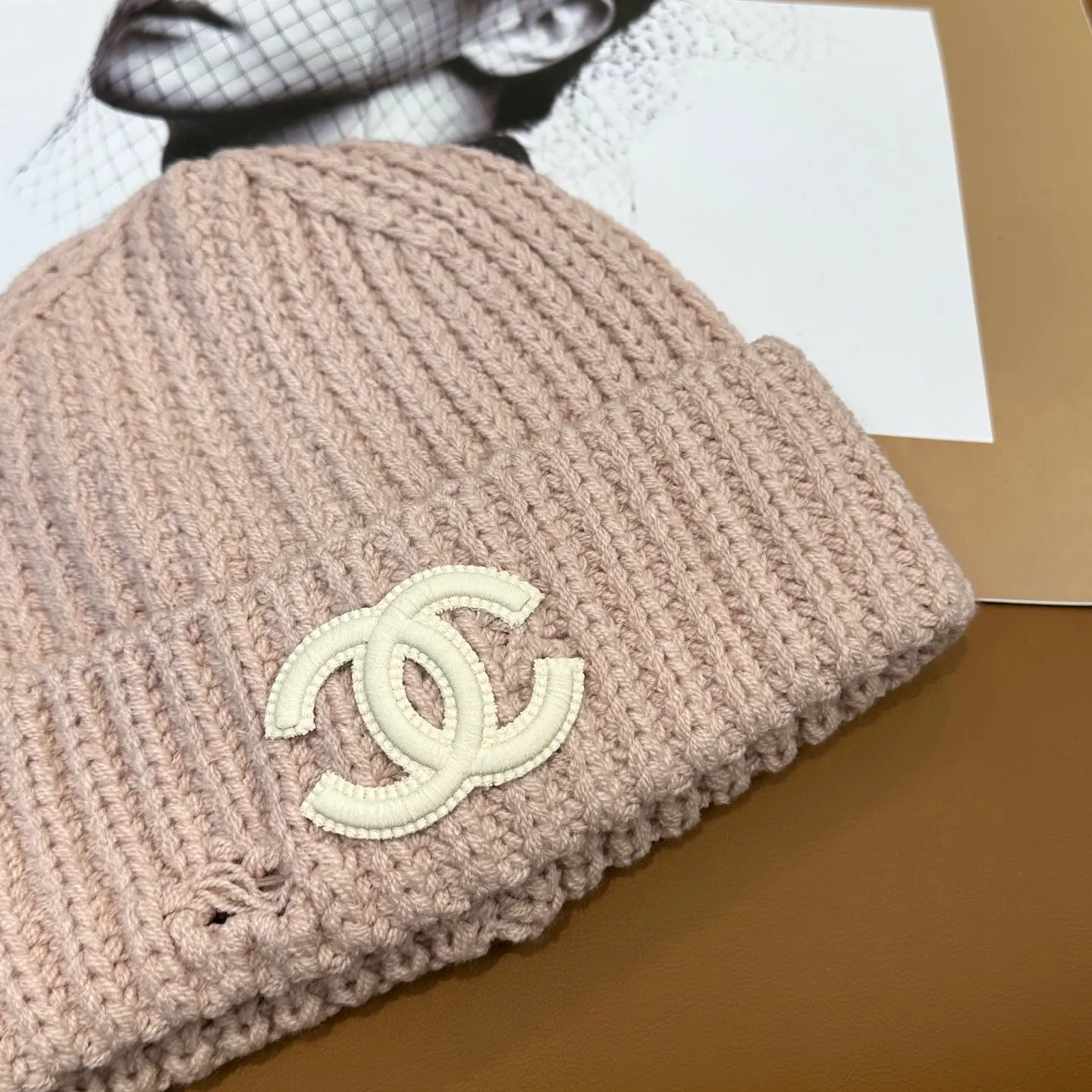 P50 comes with dust bag 🌺 [CHANEL] New knitted hat, Xiaohongshu, recommended by major Internet celebrities! Thicker and warmer, fashionable and popular🌸First-class texture, the best brand for keeping warm in autumn and winter, order now, limited quantity available