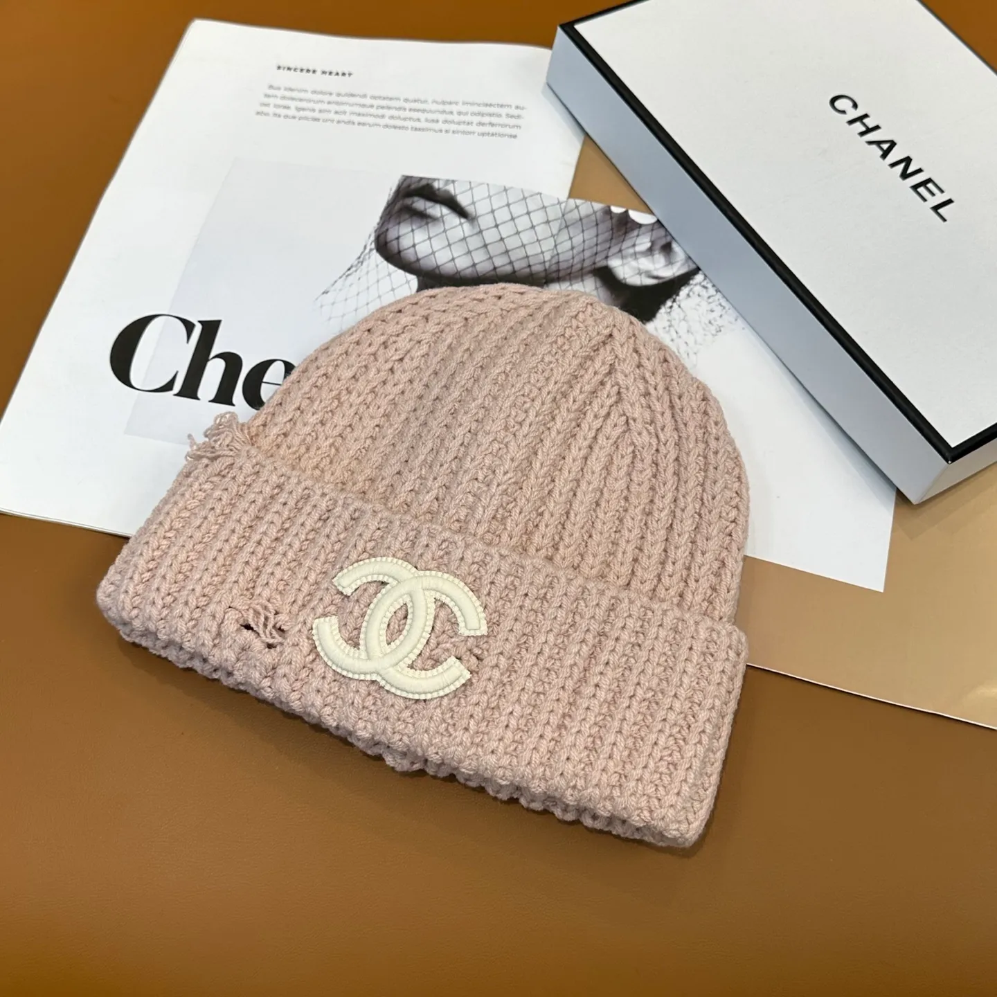 P50 comes with dust bag 🌺 [CHANEL] New knitted hat, Xiaohongshu, recommended by major Internet celebrities! Thicker and warmer, fashionable and popular🌸First-class texture, the best brand for keeping warm in autumn and winter, order now, limited quantity available