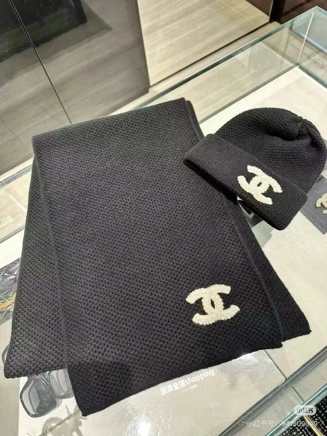 💰250¥ Chanel scarf and hat set, counter style