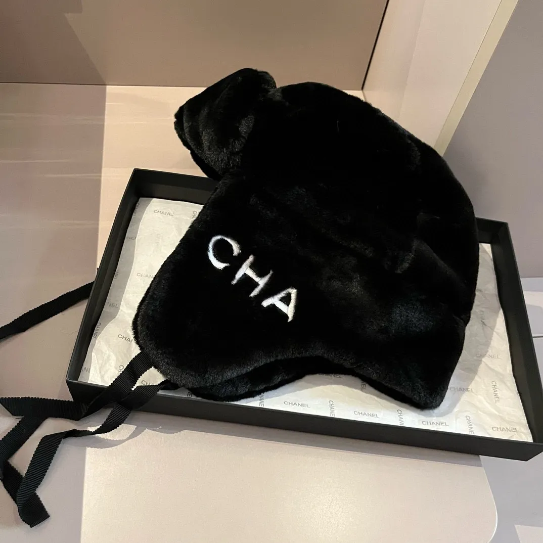P70 high version thickened rabbit fur Chanel new autumn and winter ear protection hat, rabbit fur cold hat, official model