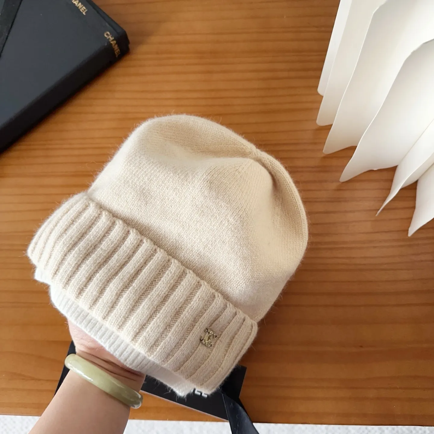 💰80 Chanel official website releases CHANEL small and popular knitted hat! Xiaohongshu’s new product is released, it’s so 🉑️, high-elastic fabric, classic colors, same style for men and women.