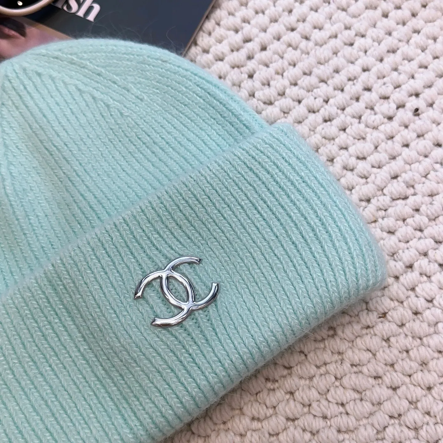 P60 comes with dust bag 🌺 [CHANEL] New rabbit fur knitted hat, Xiaohongshu, the main recommendation of major Internet celebrities! Thicker and warmer, fashionable and popular🌸First-class texture, the best brand for keeping warm in autumn and winter, order now, limited quantity available