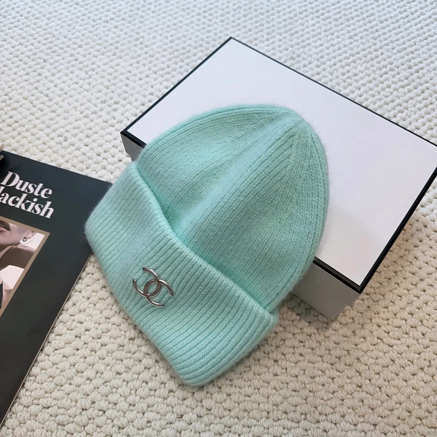 P60 comes with dust bag 🌺 [CHANEL] New rabbit fur knitted hat, Xiaohongshu, the main recommendation of major Internet celebrities! Thicker and warmer, fashionable and popular🌸First-class texture, the best brand for keeping warm in autumn and winter, order now, limited quantity available