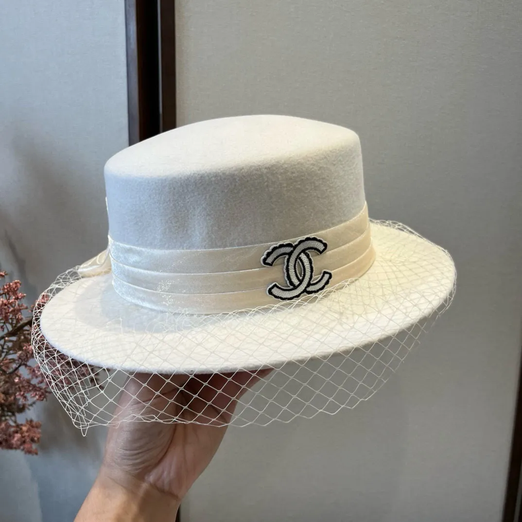 💰210¥ White Chanel wool flat top, mesh hat, 100% wool🦙Fabric% Head circumference 57cm