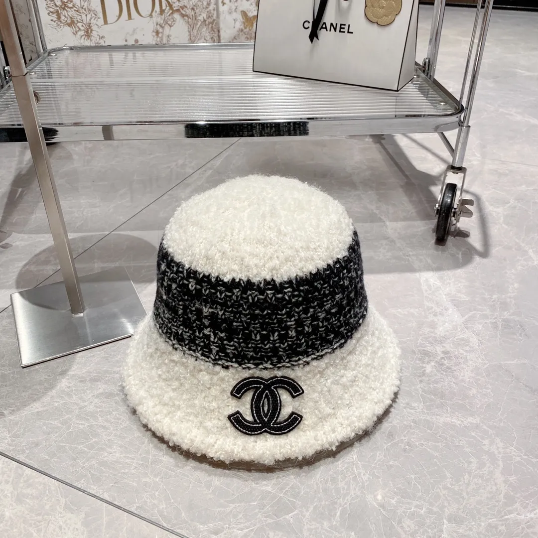 Special batch of 70 Chanel Chanel new hand-grip fisherman hat, new autumn and winter striped hat