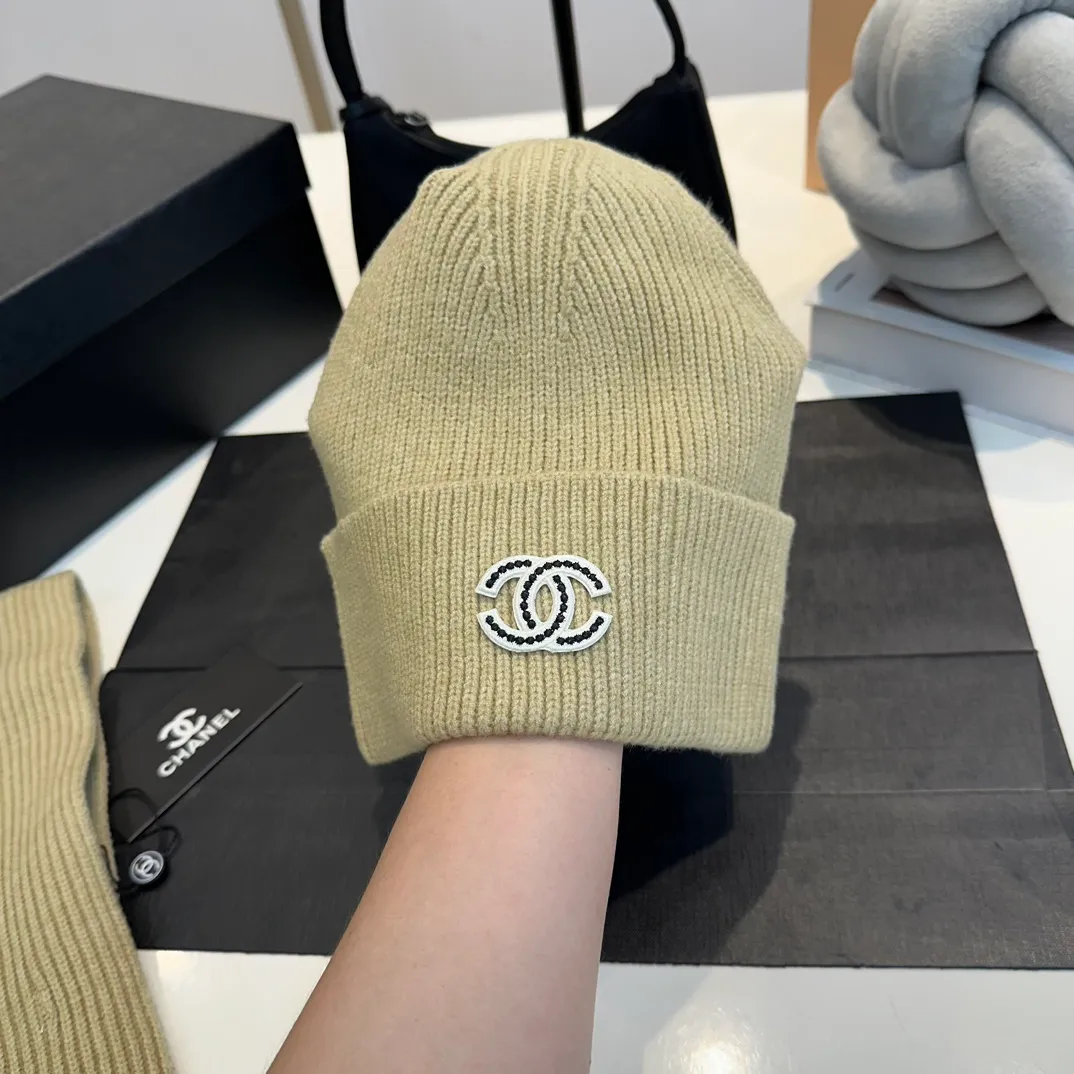 P170 Chanel Beanie Hat Set Hat Scarf Hat + Scarf + Gloves