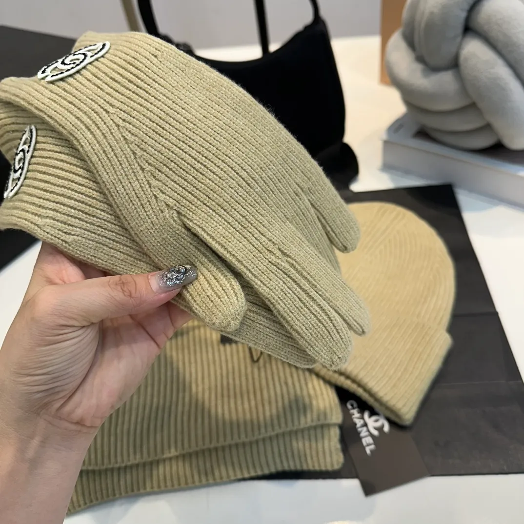 P170 Chanel Beanie Hat Set Hat Scarf Hat + Scarf + Gloves