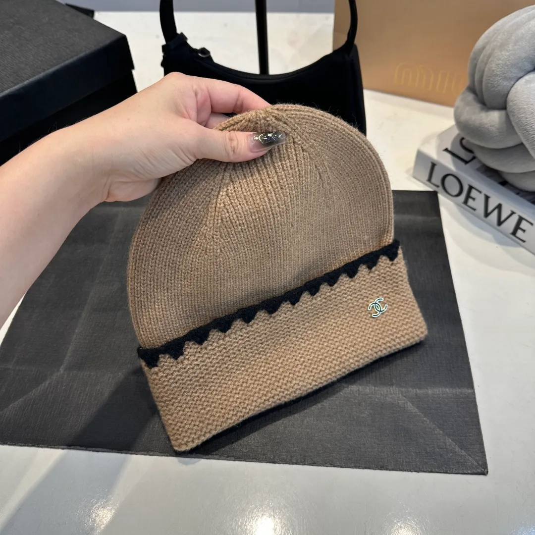P50 Cha.nel official website quality Chanel autumn and winter woolen hat recommended by Internet celebrity fashion bloggers, Xiaohongshu's popular style, super soft and comfortable knitted hat with excellent elasticity!
