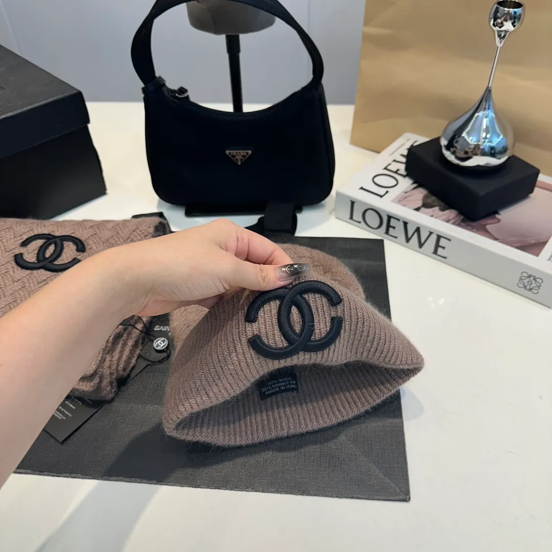 P220 Chanel Chanel knitted cashmere scarf hat set official model