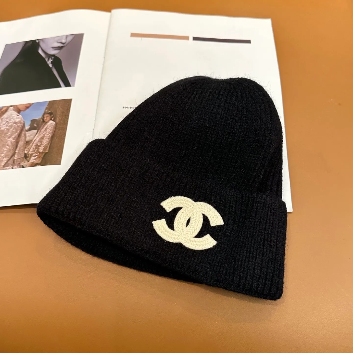 P46 Comes with dust bag 🌺 [CHANEL] New rabbit fur knitted hat, Xiaohongshu, the main recommendation of major Internet celebrities! Thicker and warmer, fashionable and popular🌸First-class texture, the best brand for keeping warm in autumn and winter, order now, limited quantity available