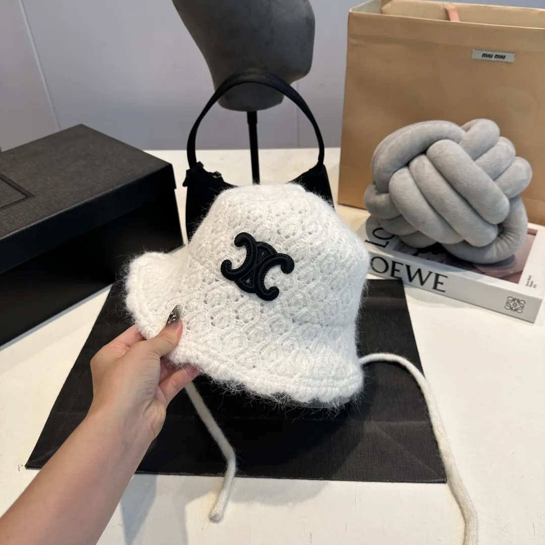 P60 CHANEL Chanel 2025 autumn and winter new small fragrant style fisherman hat unique design ~ a retro literary style