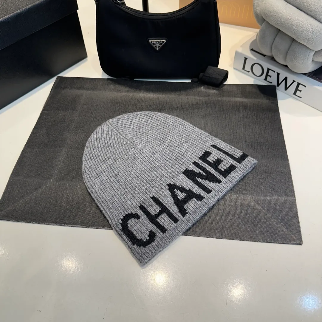 P70 2025 Official Chanel Chanel Autumn and Winter Beanie Recommended by Internet Celebrity Fashion Bloggers, Xiaohongshu Popular Style, Knitted Beanie with Super Soft and Comfortable Feel, Excellent Elasticity!
