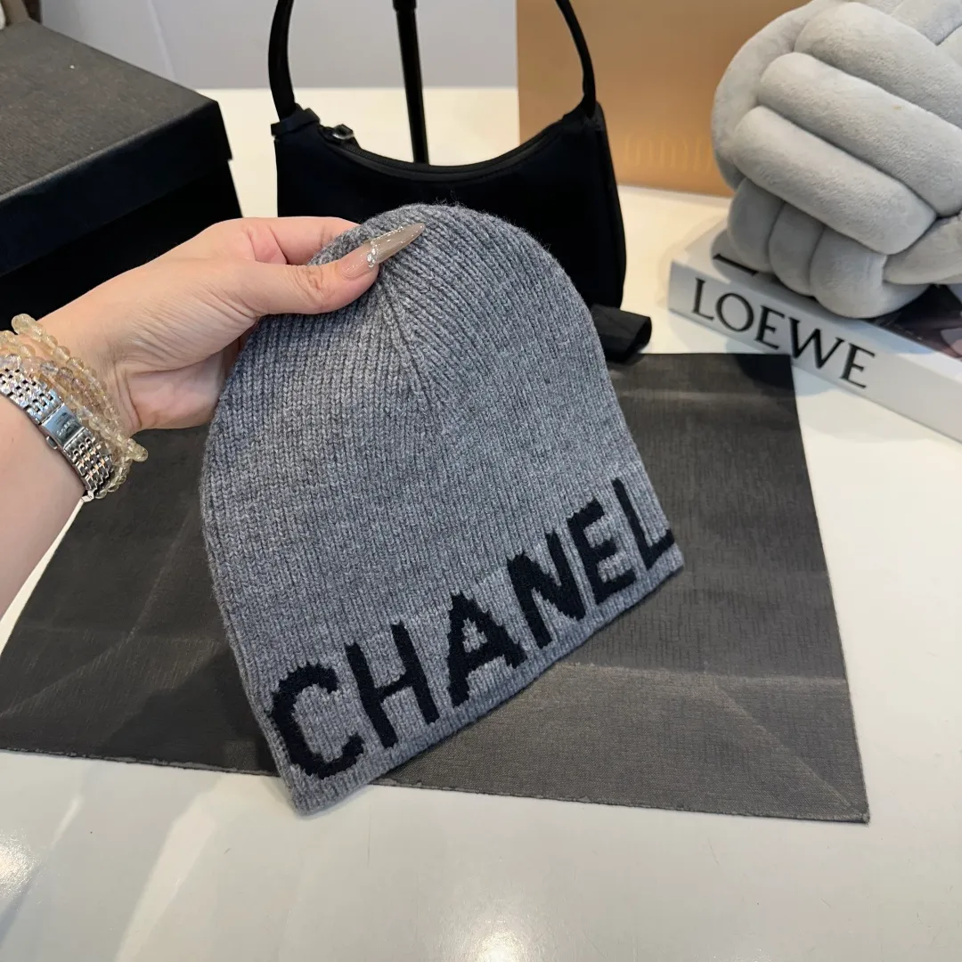 P70 2025 Official Chanel Chanel Autumn and Winter Beanie Recommended by Internet Celebrity Fashion Bloggers, Xiaohongshu Popular Style, Knitted Beanie with Super Soft and Comfortable Feel, Excellent Elasticity!