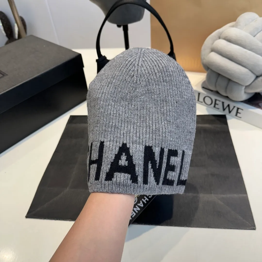 P70 2025 Official Chanel Chanel Autumn and Winter Beanie Recommended by Internet Celebrity Fashion Bloggers, Xiaohongshu Popular Style, Knitted Beanie with Super Soft and Comfortable Feel, Excellent Elasticity!