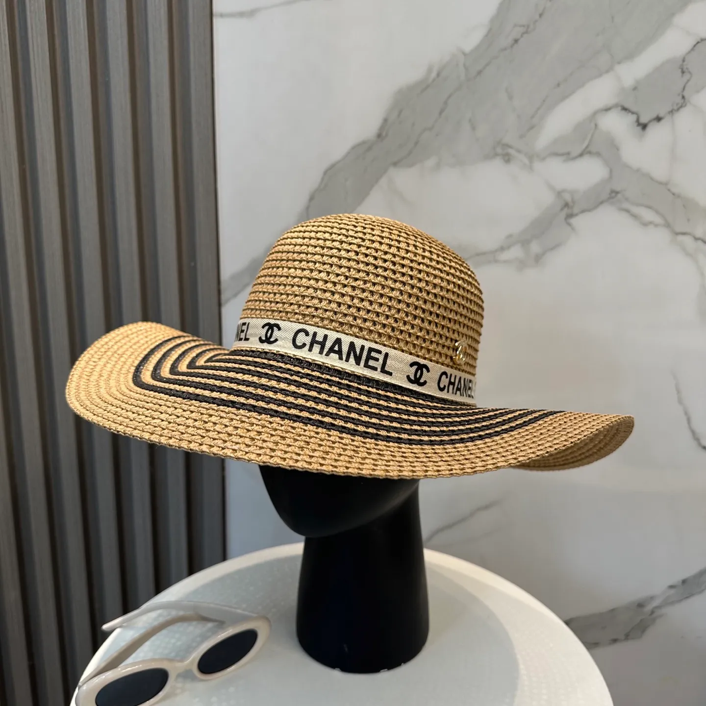 P80 CHANEL big brimmed hat, big sun hat, made of fine straw, official model opening, non-market ordinary version, head circumference 57cm