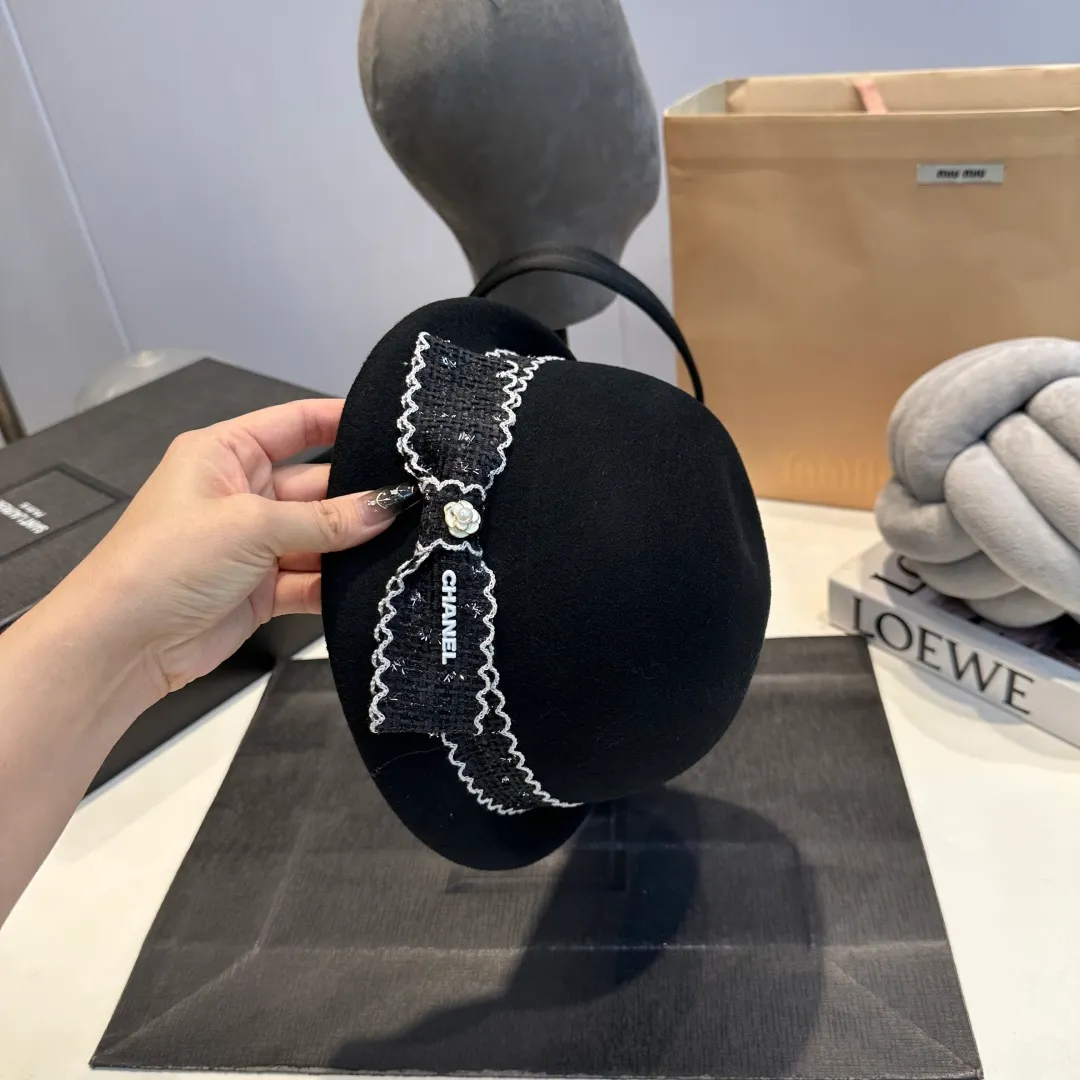 P170 Chanel Chanel classic lady style bowler hat, head circumference 57cm