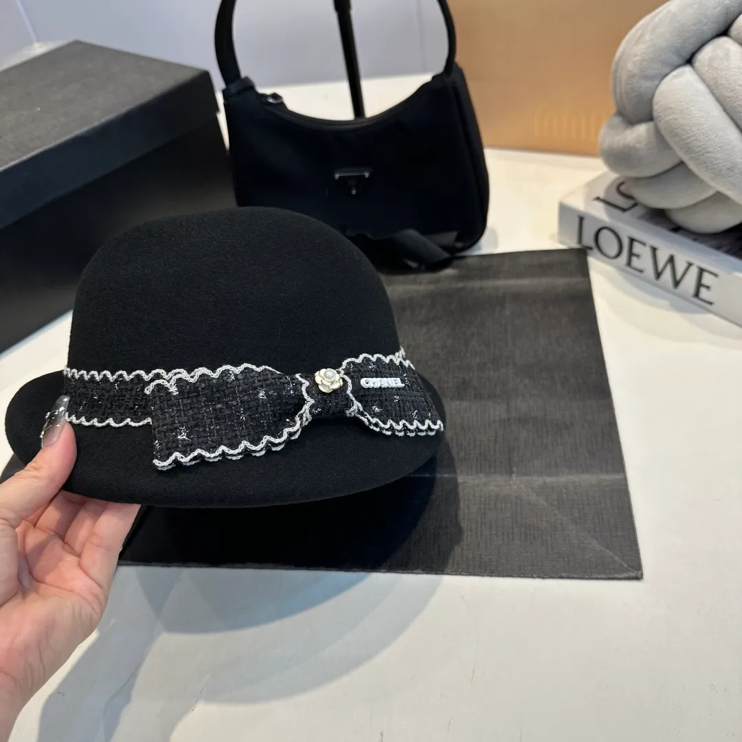 P170 Chanel Chanel classic lady style bowler hat, head circumference 57cm