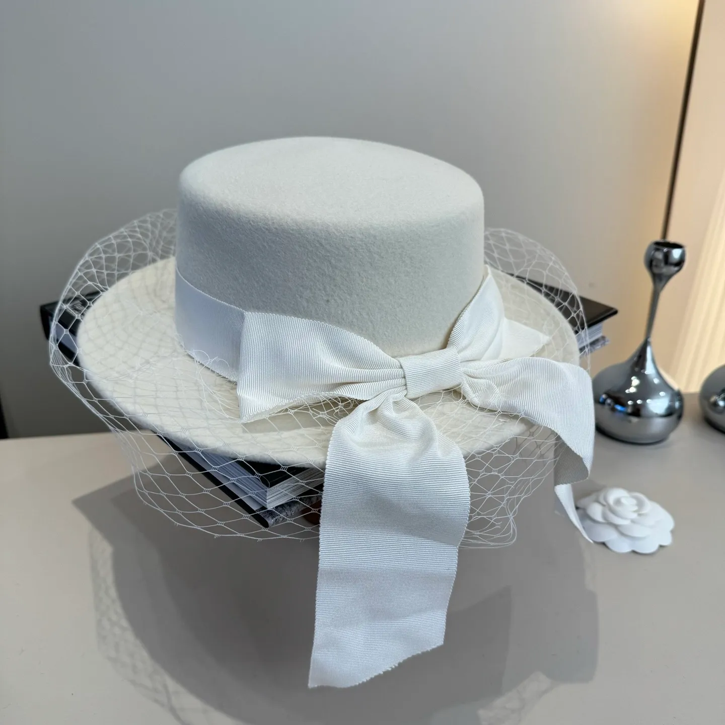 💰220¥ White Chanel wool flat top, mesh hat, 100% wool 🦙Fabric% Head circumference 57cm