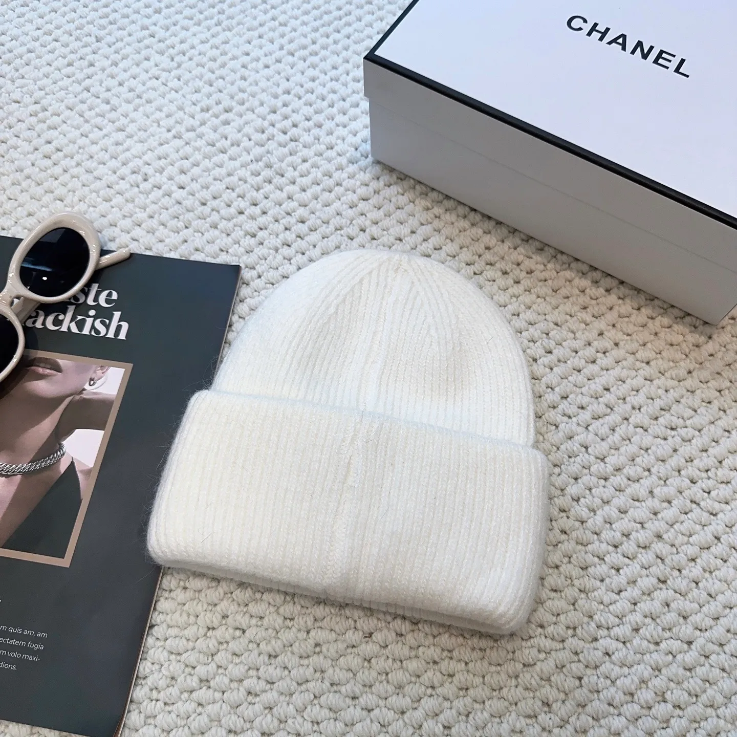 P60 comes with dust bag 🌺 [CHANEL] New rabbit fur knitted hat, Xiaohongshu, the main recommendation of major Internet celebrities! Thicker and warmer, fashionable and popular🌸First-class texture, the best brand for keeping warm in autumn and winter, order now, limited quantity available