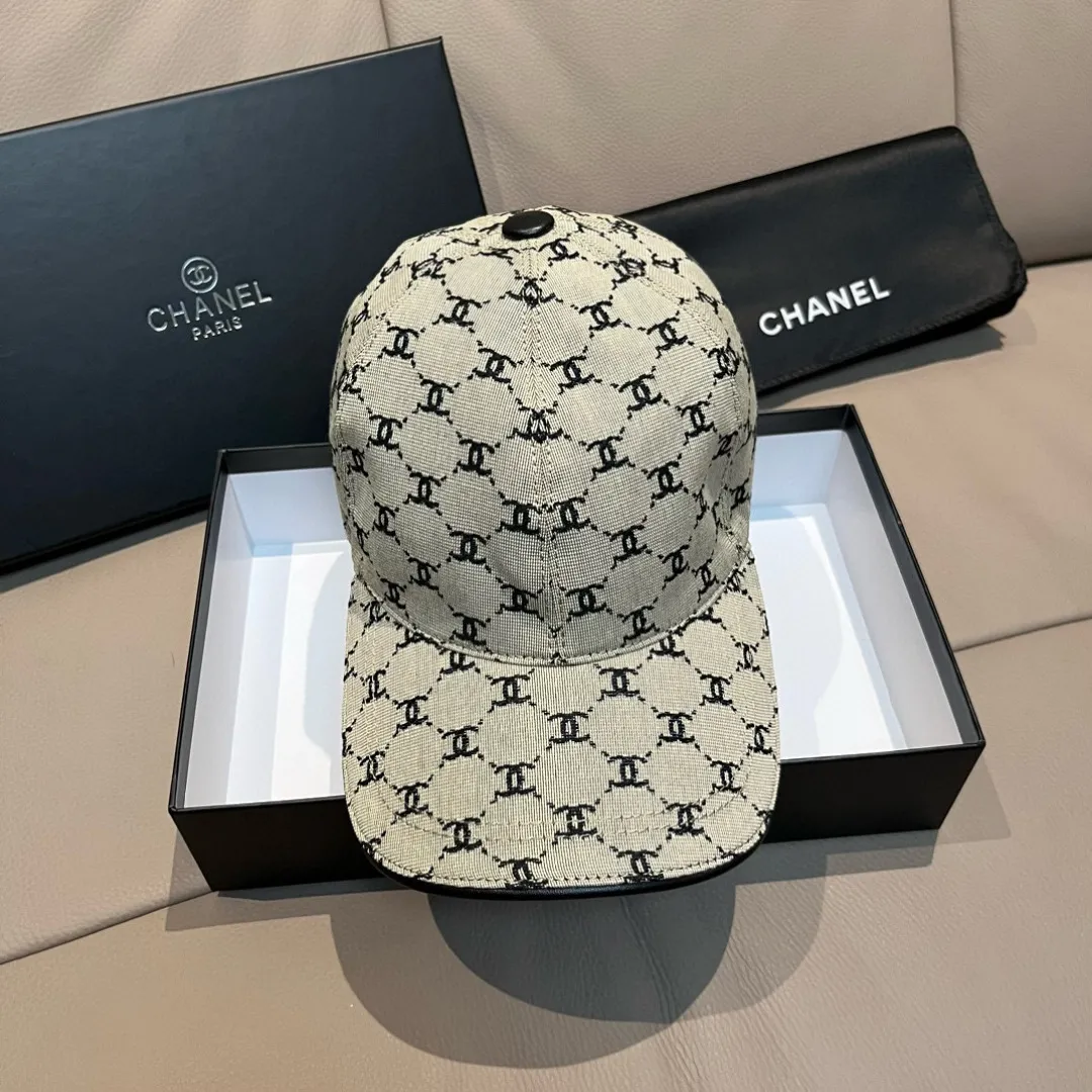 p90 new model shipped!   , Chanel (Chanel) new original baseball cap, small double C jacquard, 1:1 mold opening and customization at the counter, original canvas fabric + first layer of cowhide, light and breathable! The quality is great, the basic head circumference is 56cm, and the patch is adjustable.