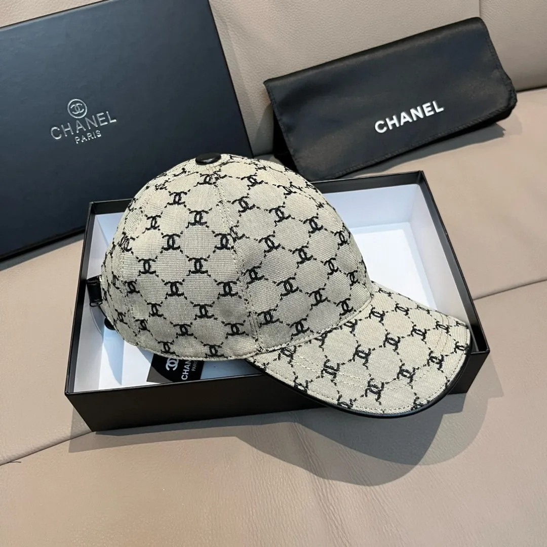 p90 new model shipped!   , Chanel (Chanel) new original baseball cap, small double C jacquard, 1:1 mold opening and customization at the counter, original canvas fabric + first layer of cowhide, light and breathable! The quality is great, the basic head circumference is 56cm, and the patch is adjustable.