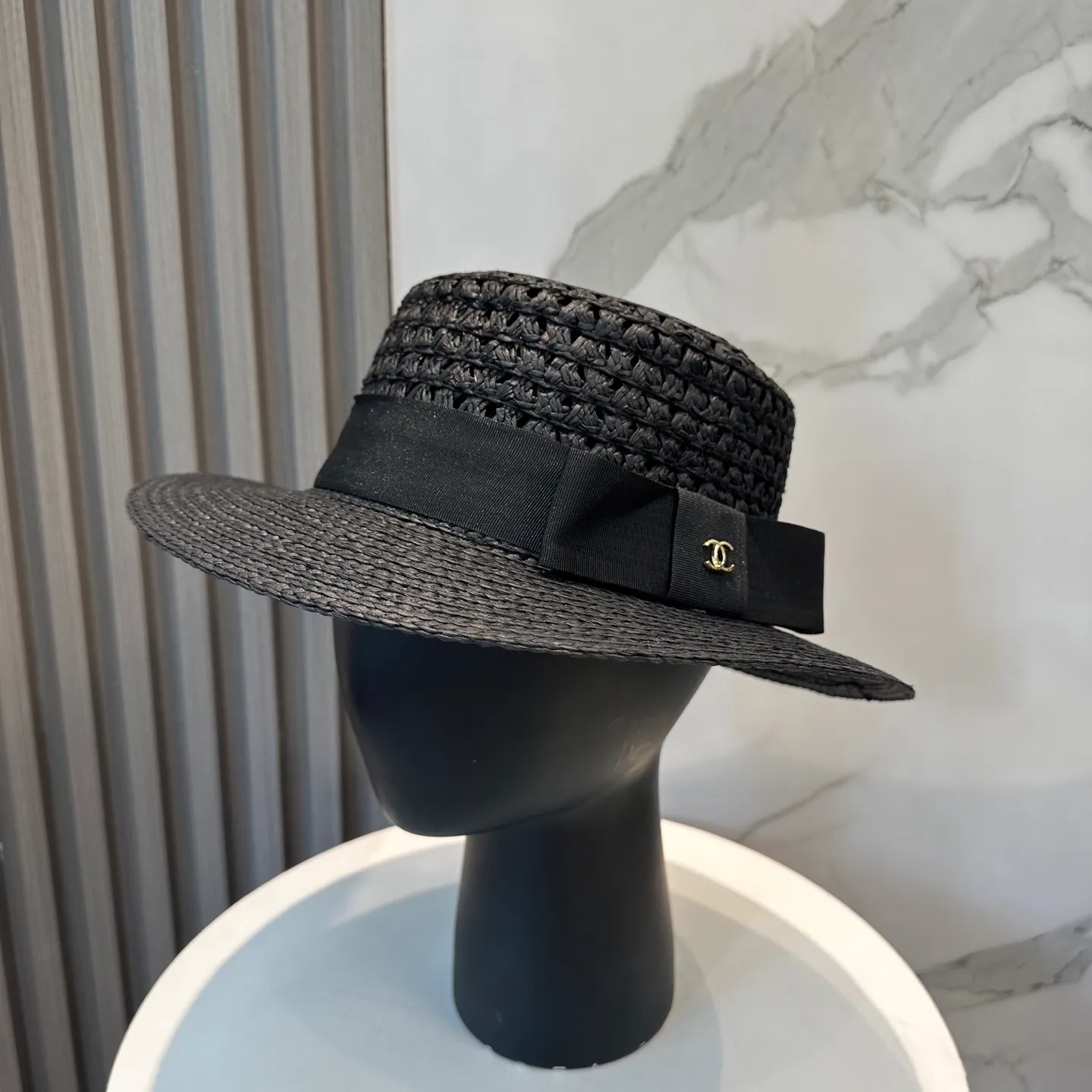 P90 Chanel 2025 new flat-top straw hat, advanced customization, lady style, attention to detail, sun protection and UV protection in summer, a must-have for travel, versatile and good-looking