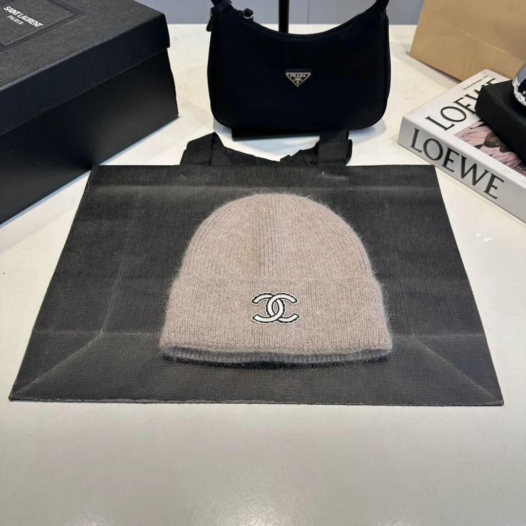 P60 Chanel official website quality Chanel autumn and winter woolen hat recommended by Internet celebrity fashion bloggers, Xiaohongshu hot style, super soft and comfortable knitted woolen hat with excellent elasticity!