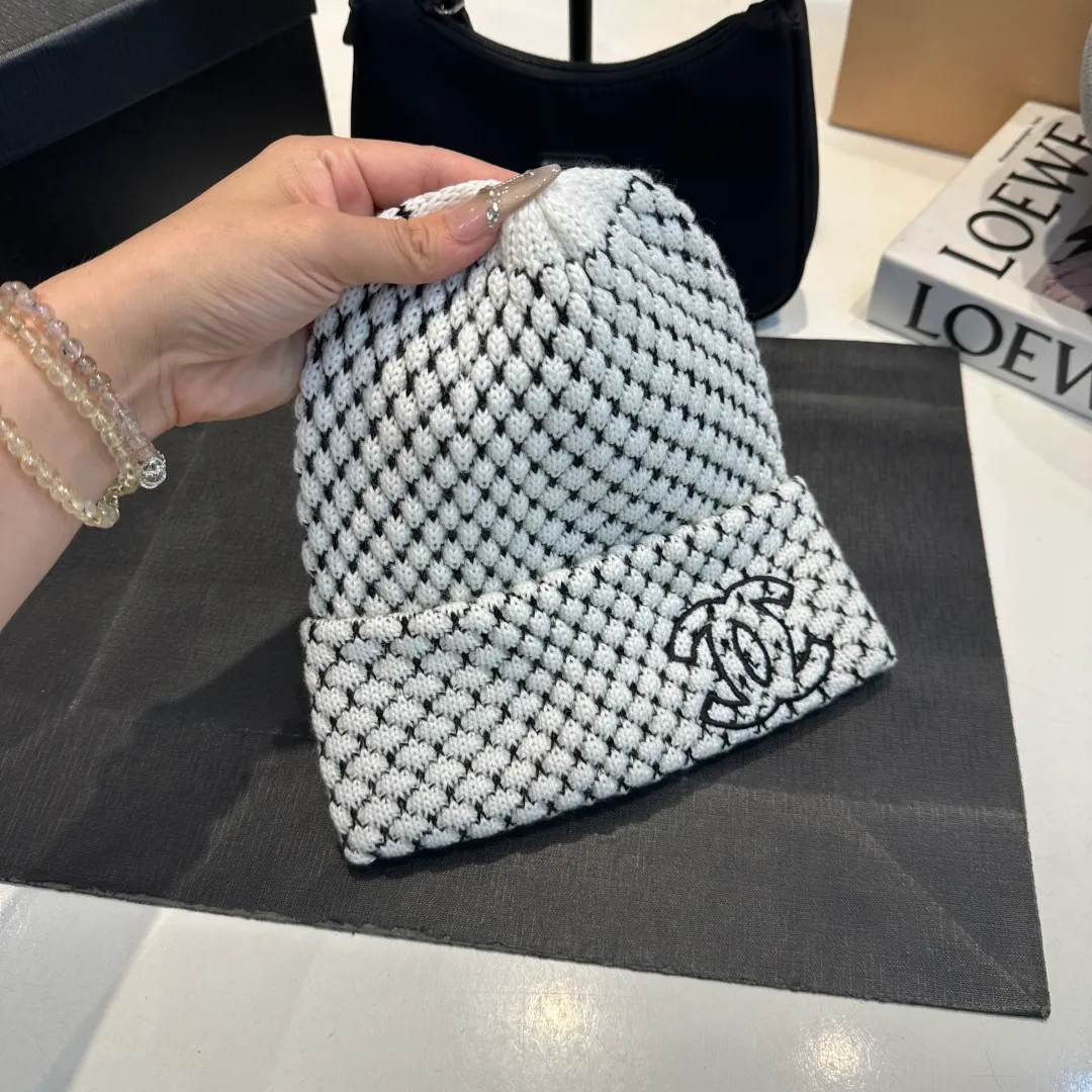 P60 Chanel knitted beanie