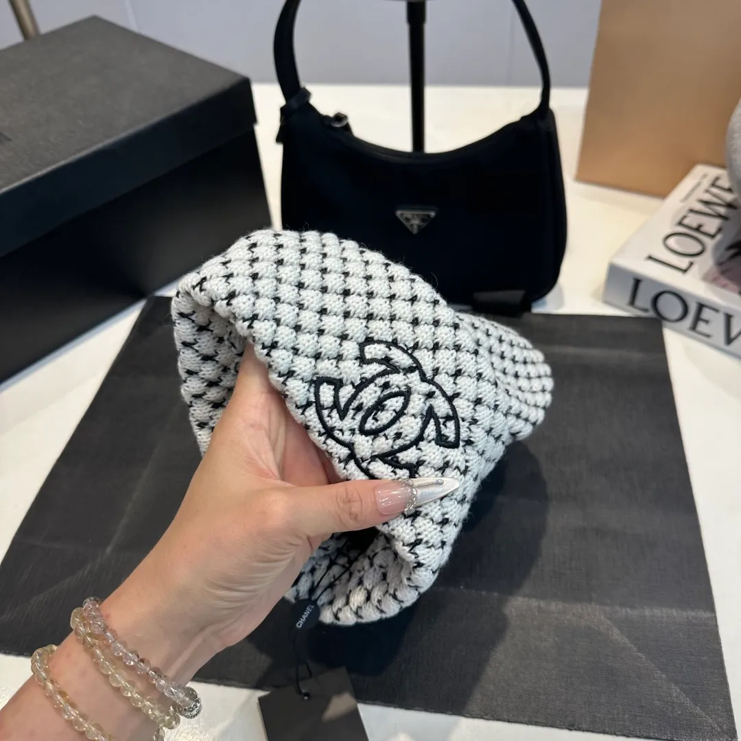 P60 Chanel knitted beanie