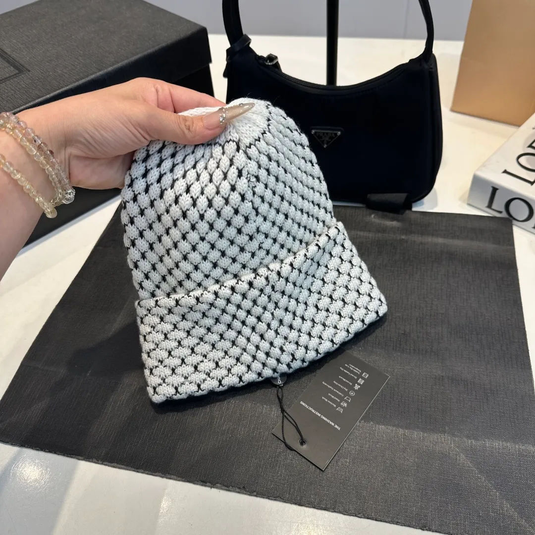 P60 Chanel knitted beanie