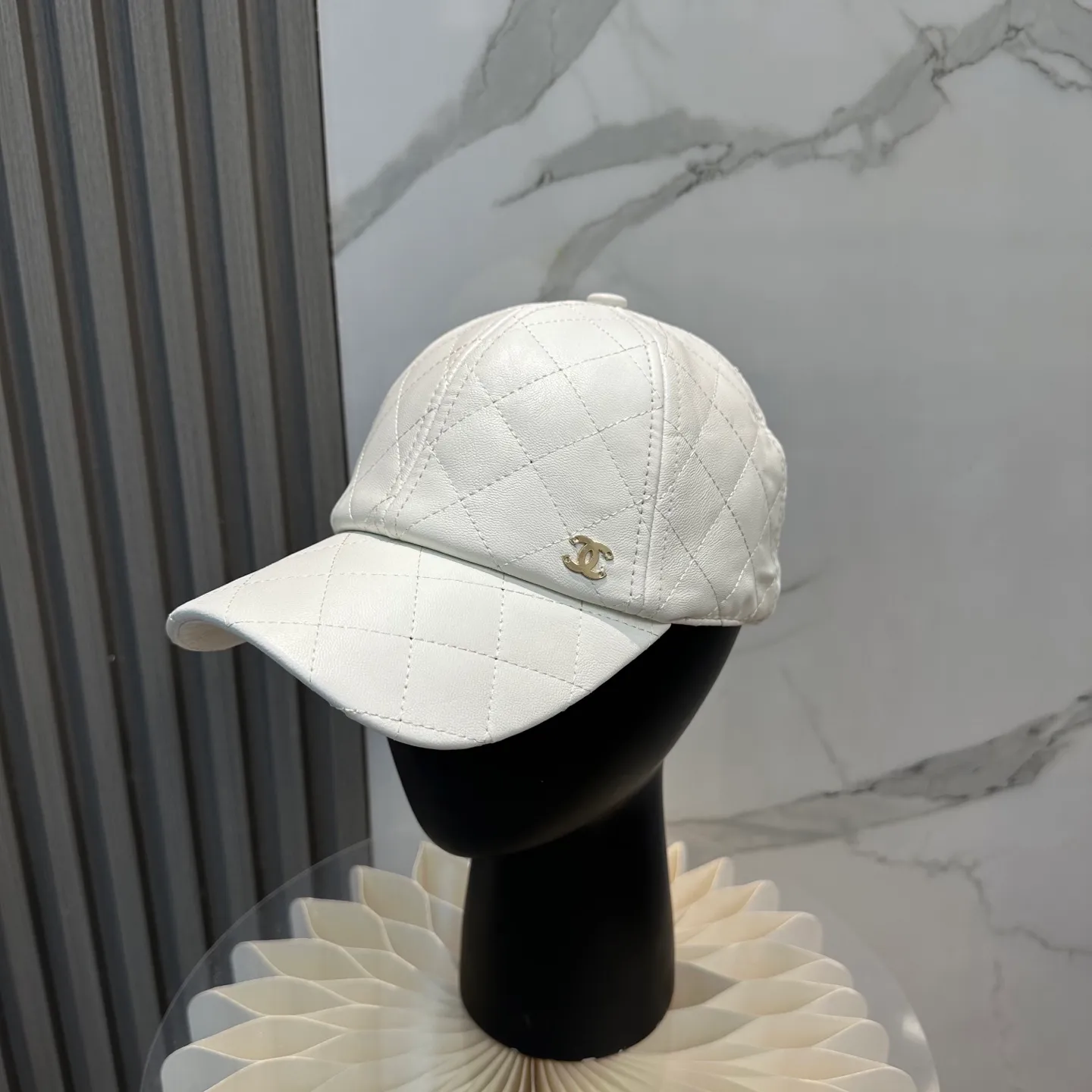 P66 Chanel, new autumn and winter product, leather plaid baseball cap 🧢 Exquisite details, counter quality, full of personality
