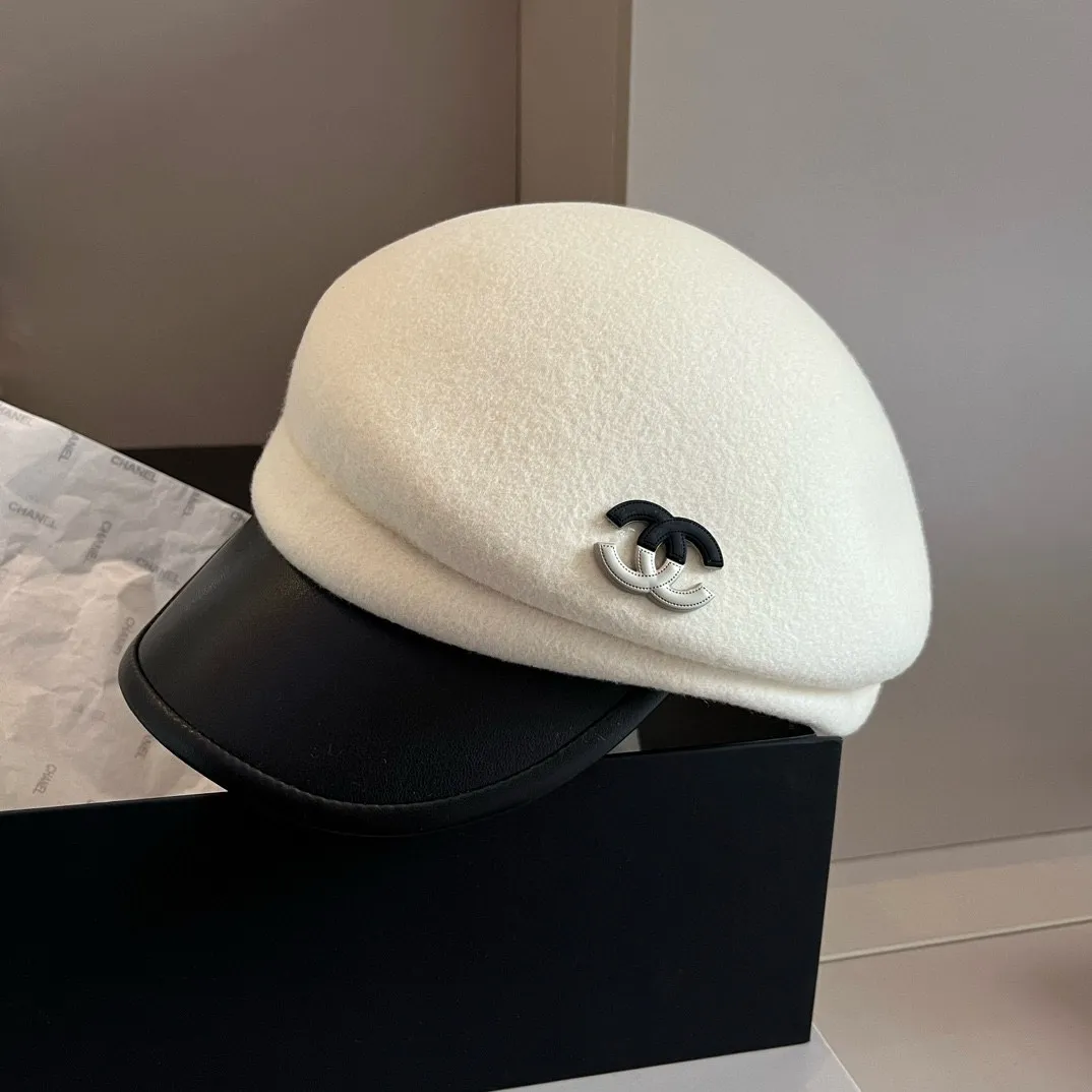 💰190¥. White Chanel wool peaked military cap, washed leather brim, high-end color matching, 100% wool🦙, head circumference 57cm adjustable
