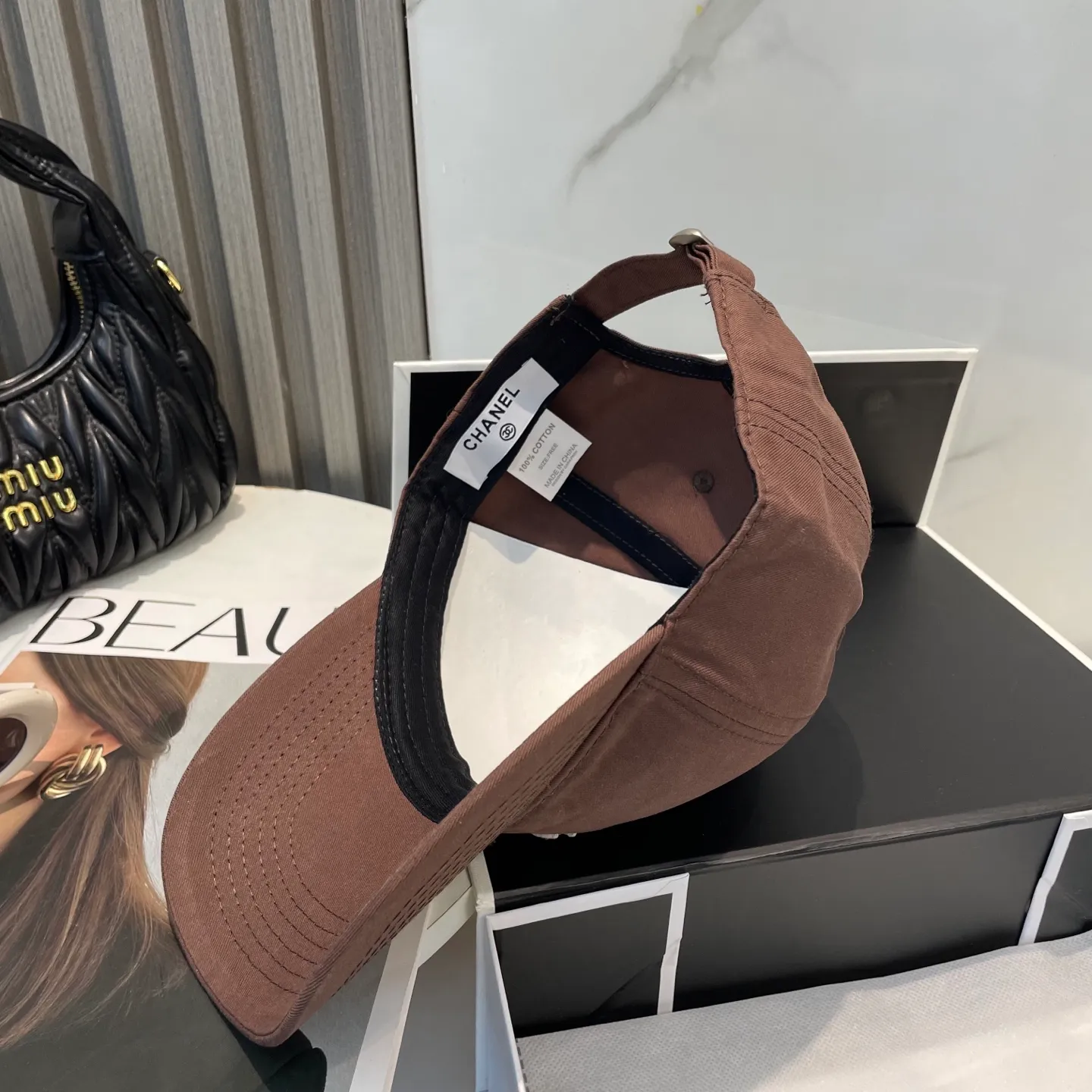 P60 CHANEL [Chanel] New simple embroidered logo baseball cap, new model shipped, big brand style is super easy to match, hurry up and get it!