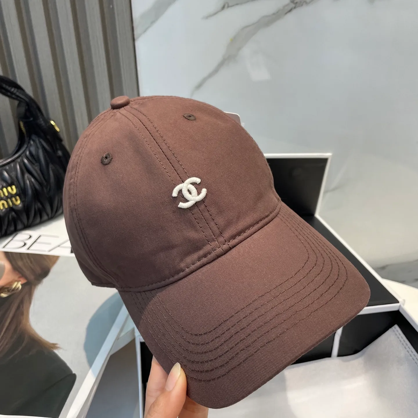 P60 CHANEL [Chanel] New simple embroidered logo baseball cap, new model shipped, big brand style is super easy to match, hurry up and get it!