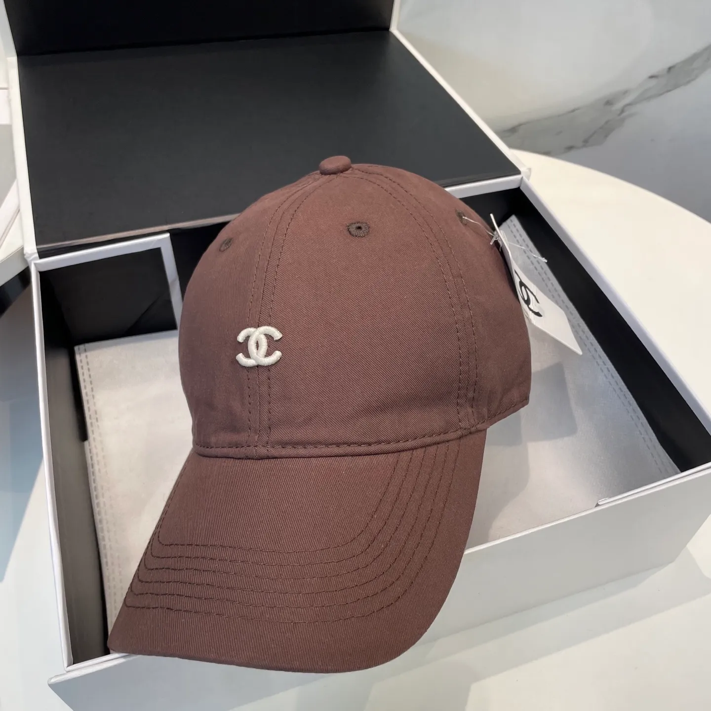 P60 CHANEL [Chanel] New simple embroidered logo baseball cap, new model shipped, big brand style is super easy to match, hurry up and get it!