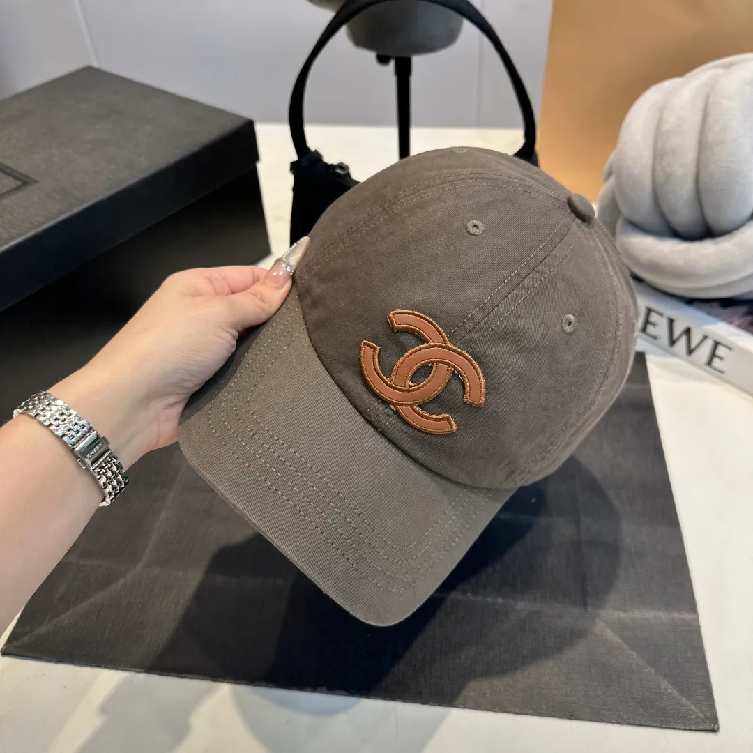 P60 Chanel Chanel 25 spring and summer new hole baseball cap, personalized broken corner brim design is full of sense