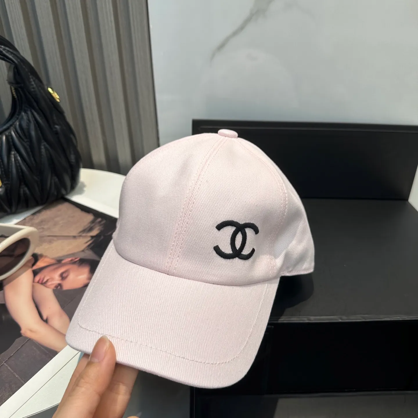 P96 Chanel (Chanel) counter new double-sided embroidered baseball cap🧢1:1 mold customization, three-dimensional embroidery, exquisite and flawless! 100% pure cotton fabric, original factory quality, exclusive physical photography.