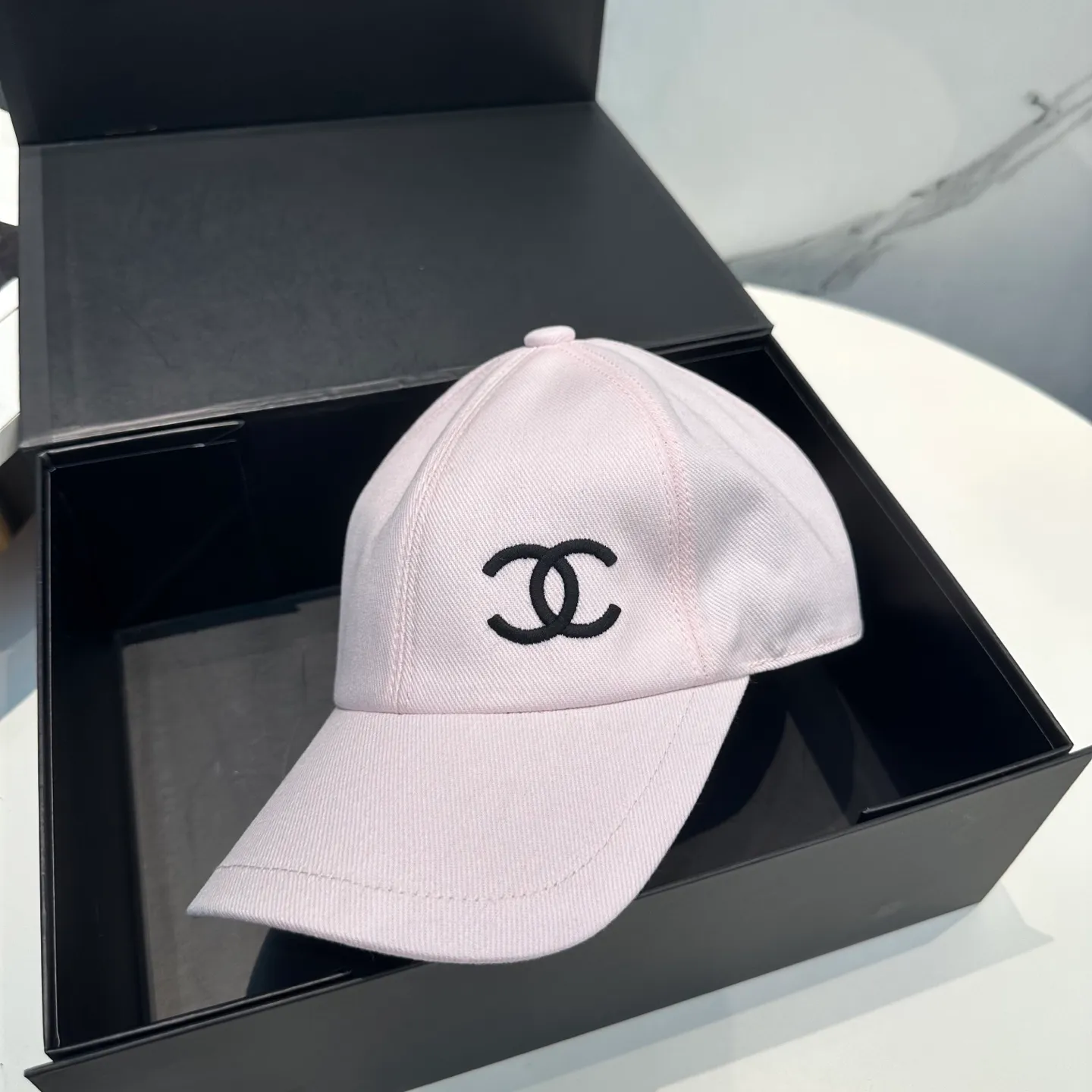 P96 Chanel (Chanel) counter new double-sided embroidered baseball cap🧢1:1 mold customization, three-dimensional embroidery, exquisite and flawless! 100% pure cotton fabric, original factory quality, exclusive physical photography.