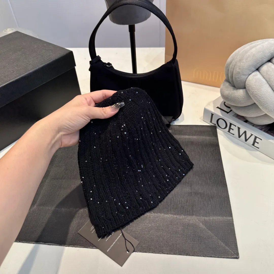 P56 Chanel Chanel knitted beanie