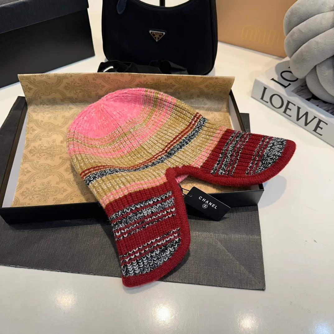 P70 Chane*🆕Chanel 24N new ski series wool hat, the popular Lei Feng hat all over the Internet, black and white, 4 colors, versatile and cool, can be worn by men and women as a couple, warm and good-looking, a must-have