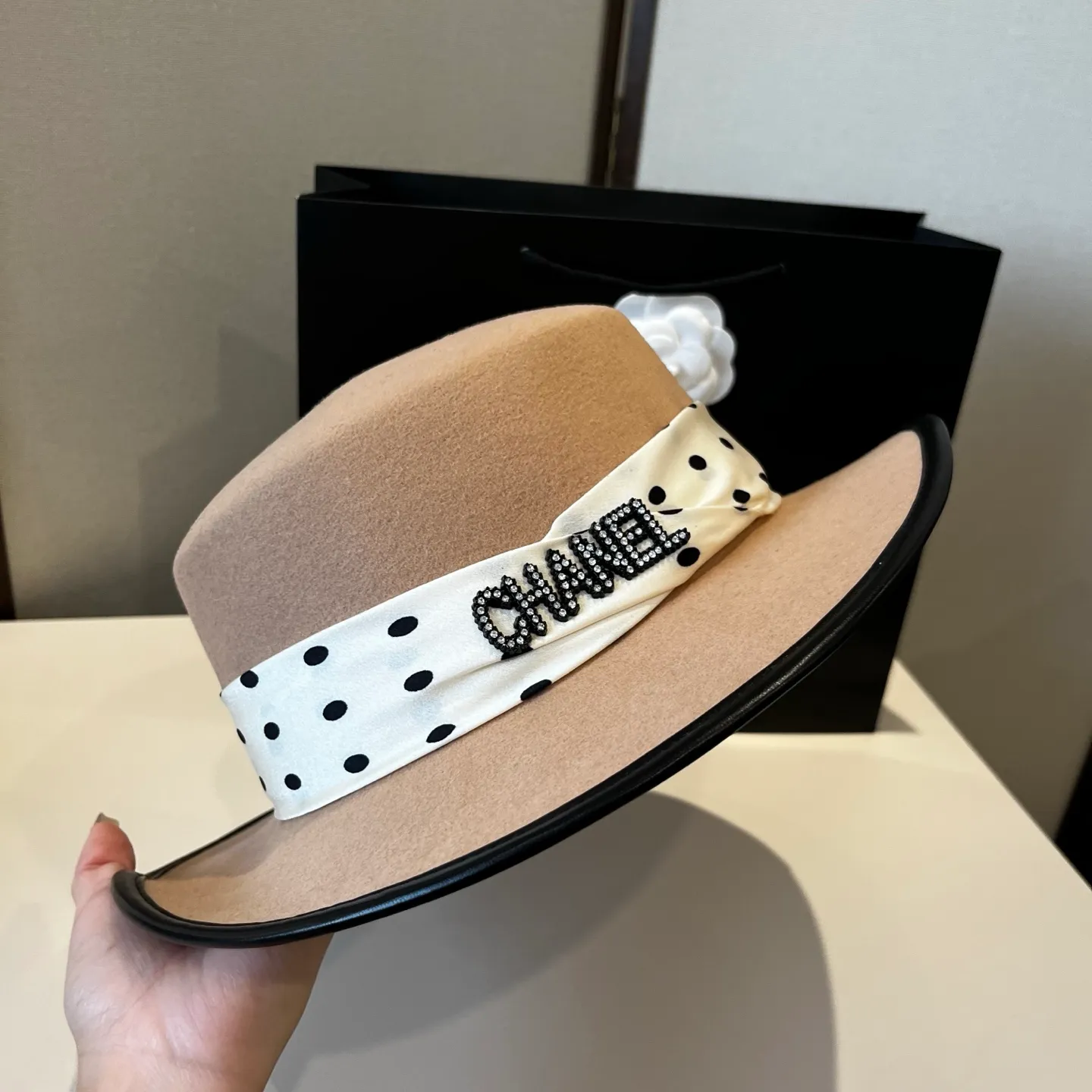 💰190¥ Chanel new wool top hat, flat top hat, 100% wool fabric 🦙%, head circumference 57cm