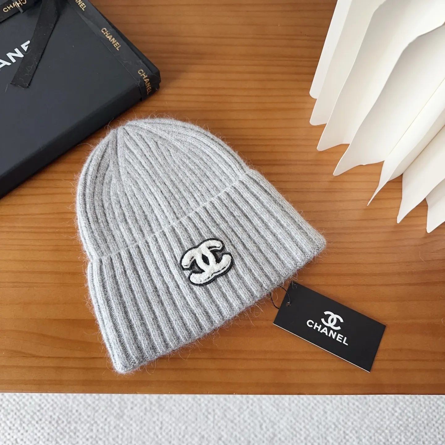 💰90 Chanel official website releases CHANEL small and popular knitted hat! Xiaohongshu’s new product is released, it’s so 🉑️, high-elastic fabric, classic colors, same style for men and women.
