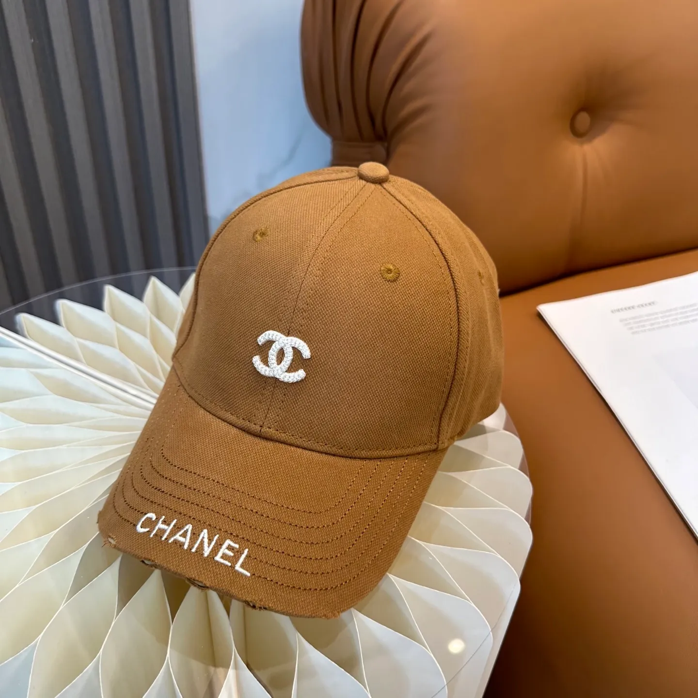 P50 CHANEL [Chanel] New simple embroidered logo baseball cap, new model shipped, big brand style is super easy to match, hurry up and get it!