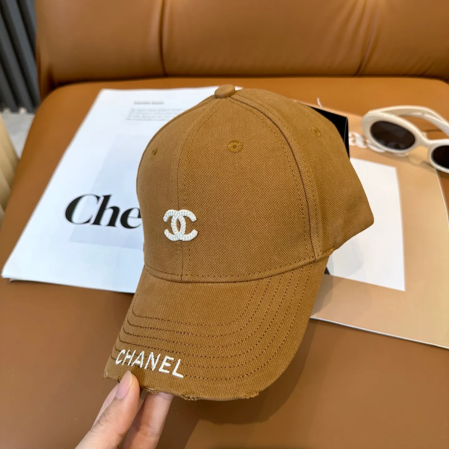 P50 CHANEL [Chanel] New simple embroidered logo baseball cap, new model shipped, big brand style is super easy to match, hurry up and get it!