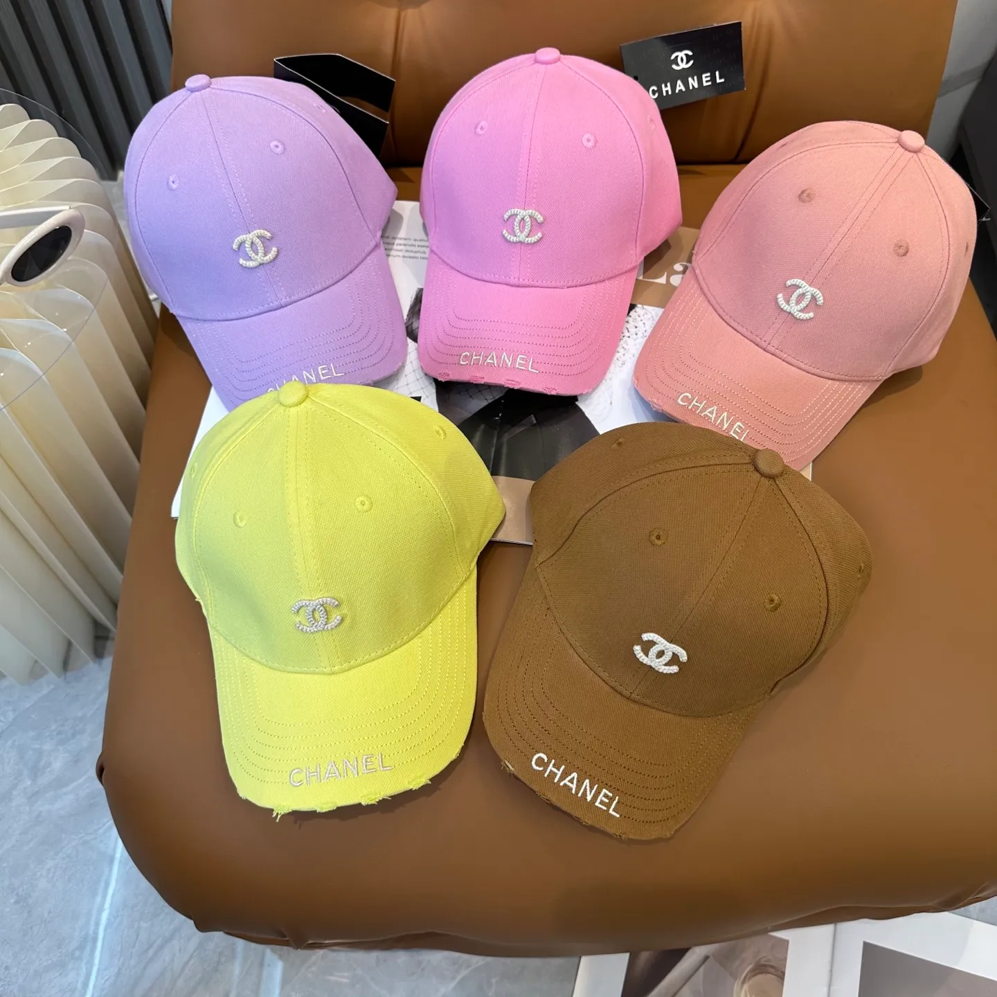 P50 CHANEL [Chanel] New simple embroidered logo baseball cap, new model shipped, big brand style is super easy to match, hurry up and get it!